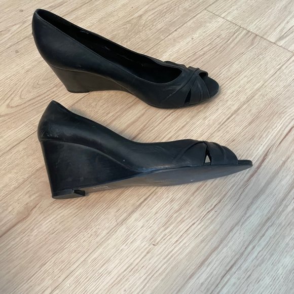 ALDO, Size 8.5/9, Black Peep Toe Wedge Heels - Picture 3 of 7